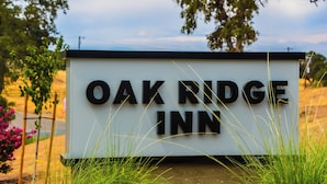 A sign for Oak Ridge Inn with a clear view of the name. - Oak Ridge Inn (Plymouth)