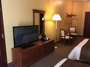 Standard Room, 2 Katil Ratu (Queen) | Meja, seterika/papan seterika, Wi-fi percuma, cadar katil 