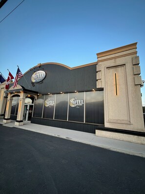 Front of property - Motel Cofotel (Saint-Simeon)