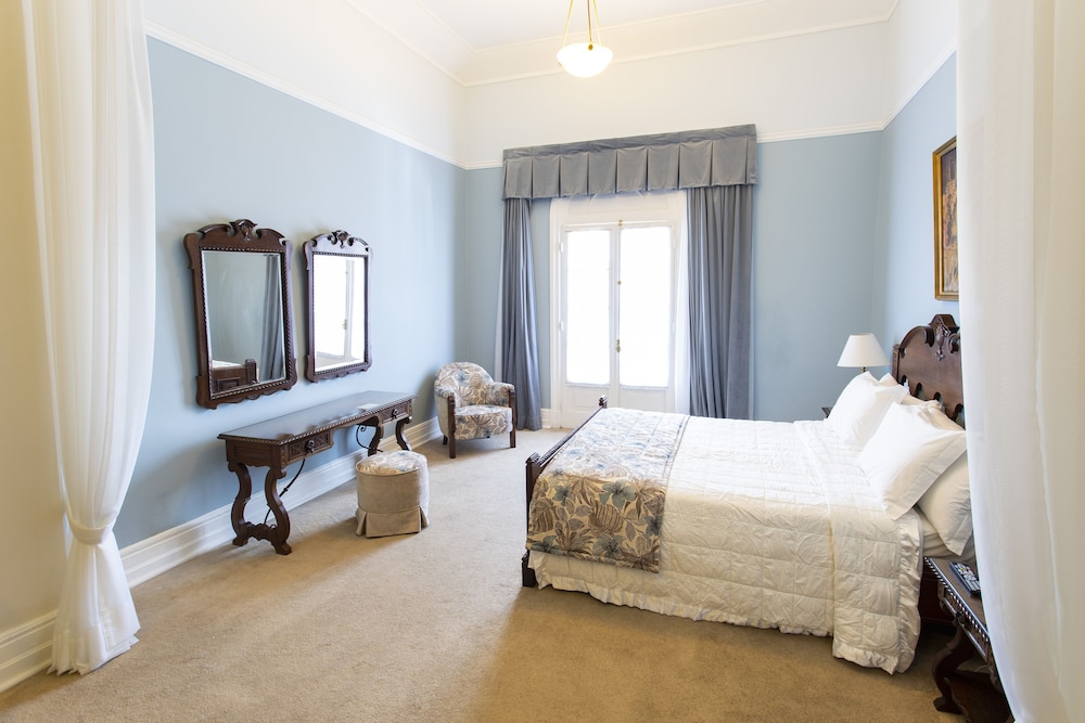 Palace Hotel by null