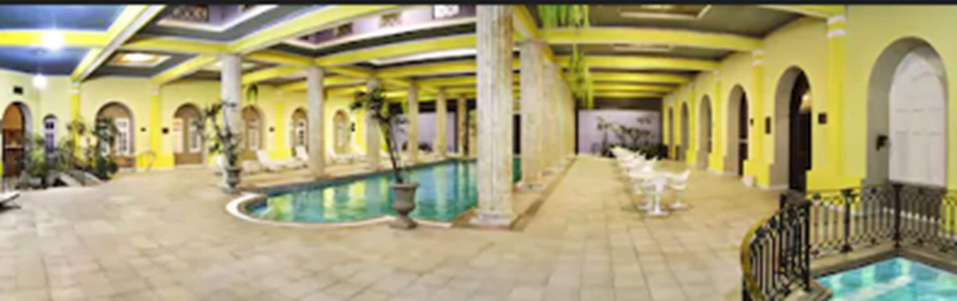 1 treatment room, massages