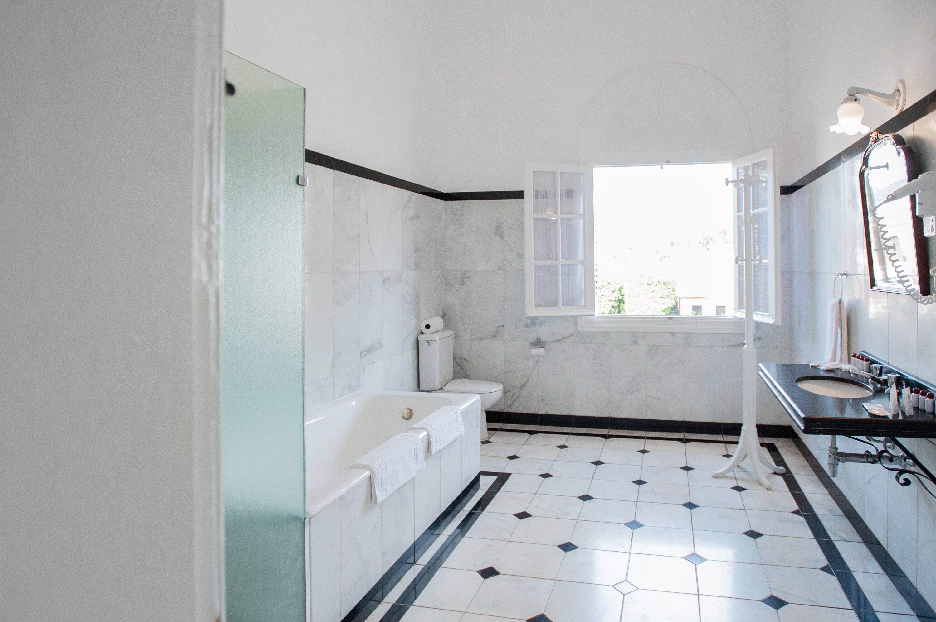 deluxe twin room, multiple beds | bathroom | shower, bidet, towels