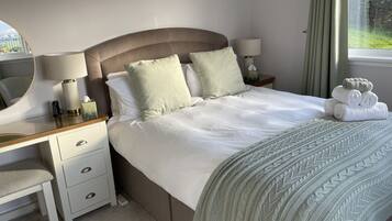 Double Room | Individually decorated, individually furnished, desk, iron/ironing board