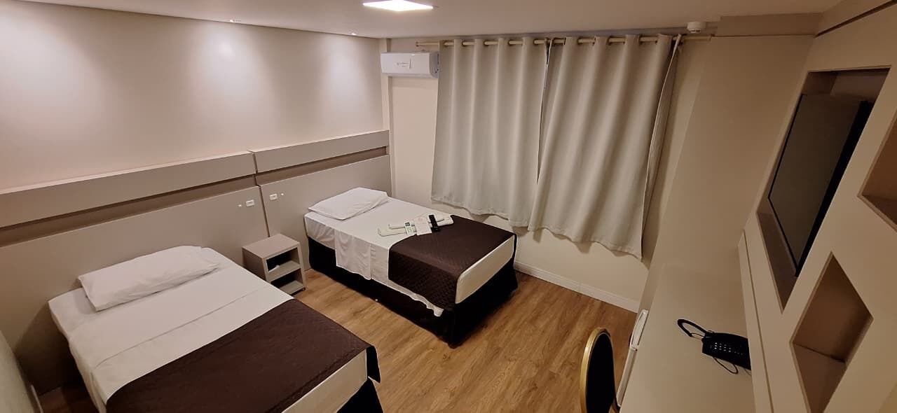 エグゼクティブ ツインルーム | ミニバー、客室ごとに異なる装飾、客室ごとに異なるインテリア、デスク