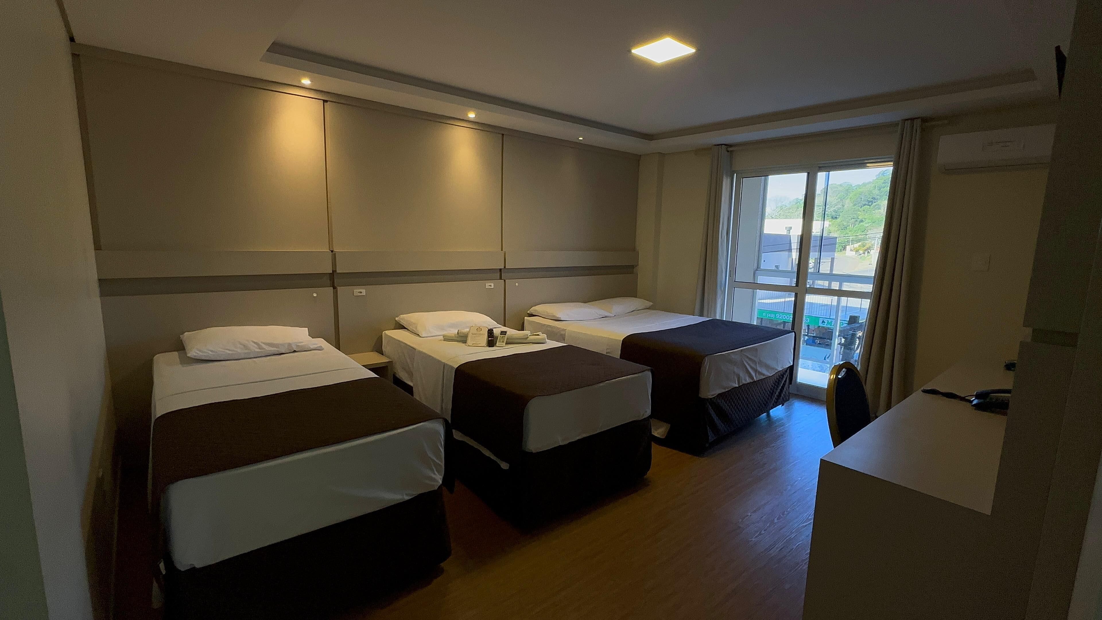 Minibar, individually decorated, individually furnished, desk