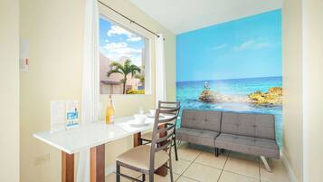 Single Apartment | In-room dining