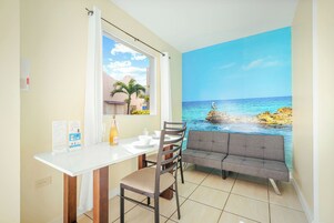 Single Apartment | In-room dining