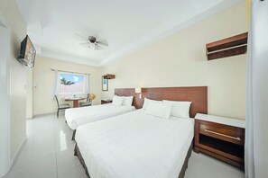 Laptop workspace, iron/ironing board, free rollaway beds, bed sheets - Agua Clara Eco Suites (Oranjestad)