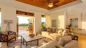 Huvila (Inquire Today about last minute disco) | Ulkopuoli