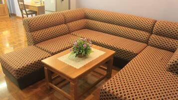 ์ด๊ทธ์ ํํฐ๋ธ ์ค์ํธ, ํน์ฌ์ด์ฆ์นจ๋ 1๊ฐ, ์๋ด ์ ๋ง, ์ด๊ทธ์ ํํฐ๋ธ์ธต | ๊ฑฐ์ค ๊ณต๊ฐ | ์์ฑ ์ฑ๋ ์์ฒญ์ด ๊ฐ๋ฅํ 21์ธ์น ํ๋ฉด TV, TV