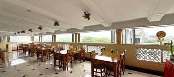 Grand Laurel Hotel