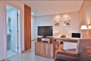 Shower, free toiletries, hair dryer, towels - Comfort Hotel Cuiaba (Cuiaba)