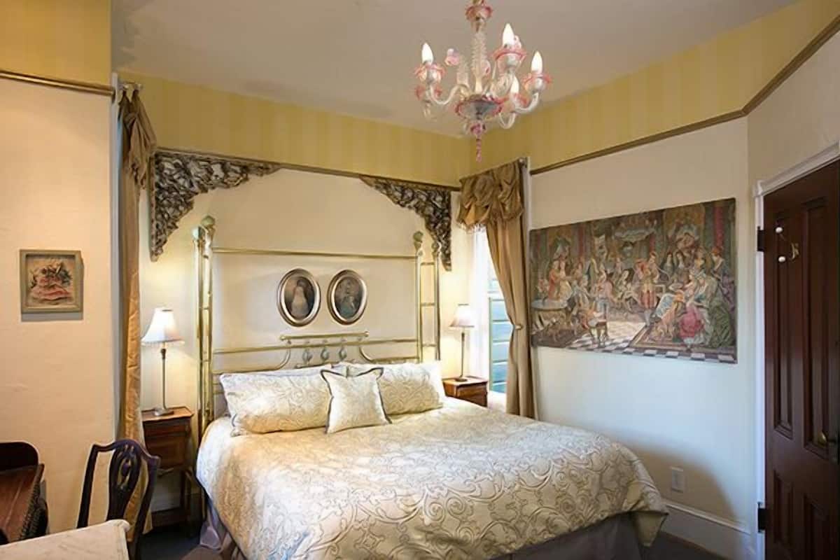 高级房, 1 张特大床 (Venetian Room) | 高档床上用品、特色装修、特色家居、办公桌