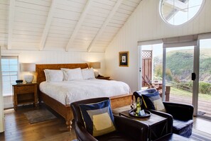 Premium bedding, iron/ironing board, bed sheets - SCP Mendocino Coast Lodge  (Albion)