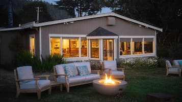 حيث تُقدم وجبات الإفطار، العشاء، أطباق كاليفورنيا، إطلالات على المحيط