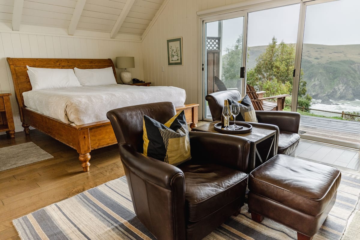 Kamer, 1 kingsize bed, bad | Luxe beddengoed, een strijkplank/strijkijzer, beddengoed