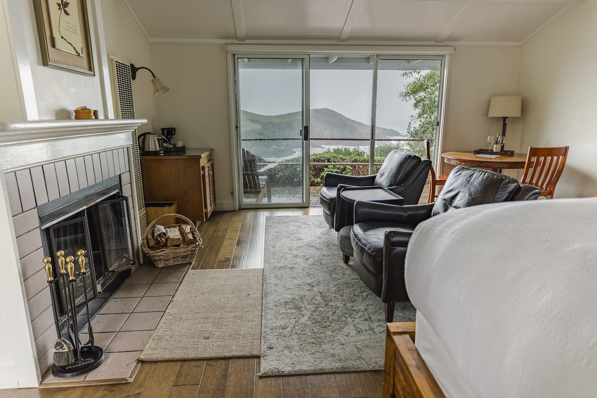 Superior kamer, 1 kingsize bed | Luxe beddengoed, een strijkplank/strijkijzer, beddengoed
