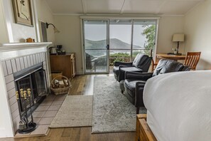Superior Room, 1 King Bed | Premium bedding, iron/ironing board, bed sheets - SCP Mendocino Coast Lodge  (Albion)