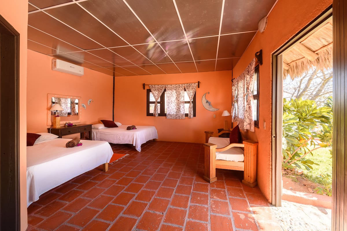 Standard Double Room with Ocean View or Garden View | Wi-Fi de cortesia, roupa de cama