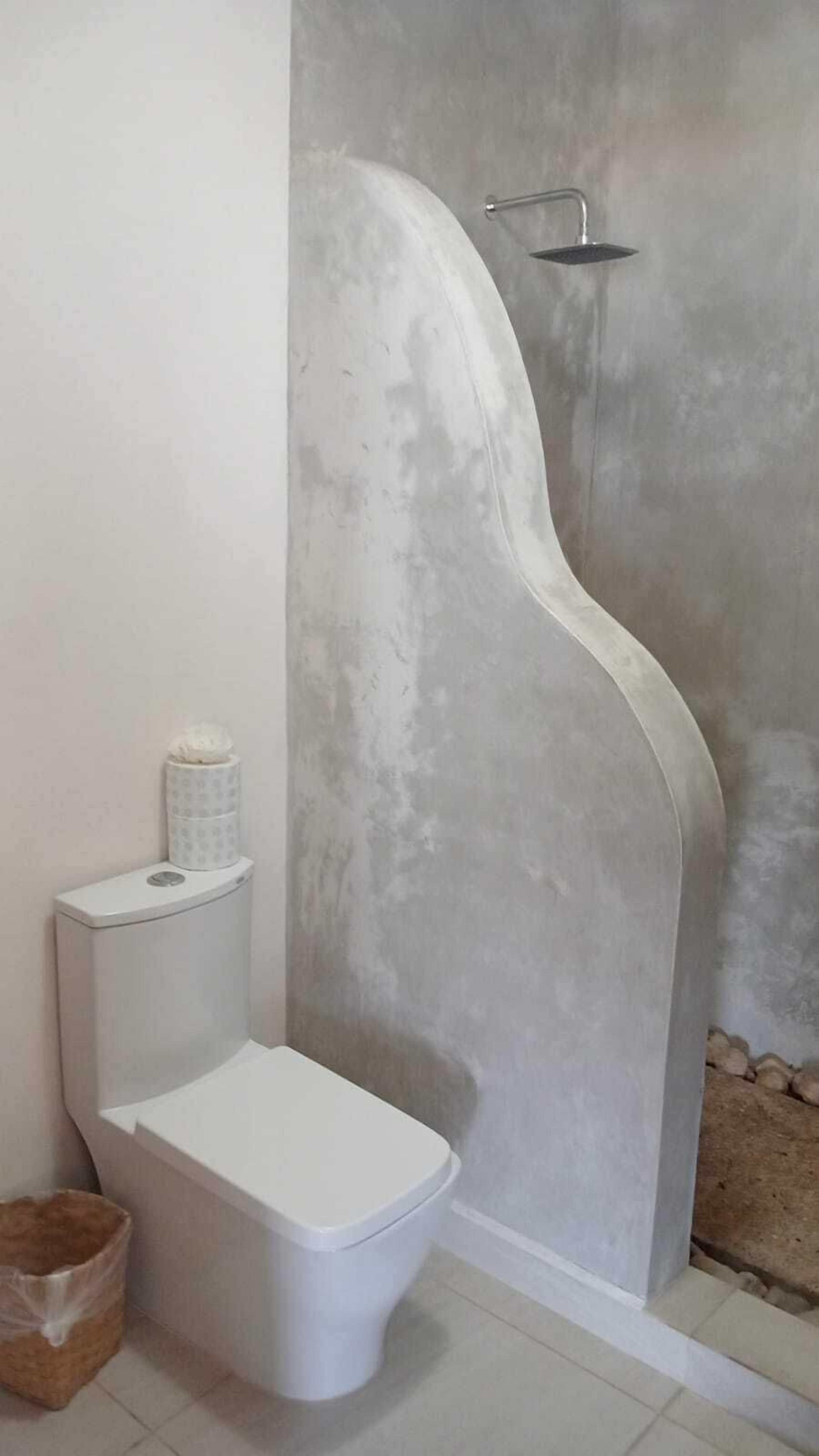 standard king room with garden view | bathroom | shower, free toiletries, towels