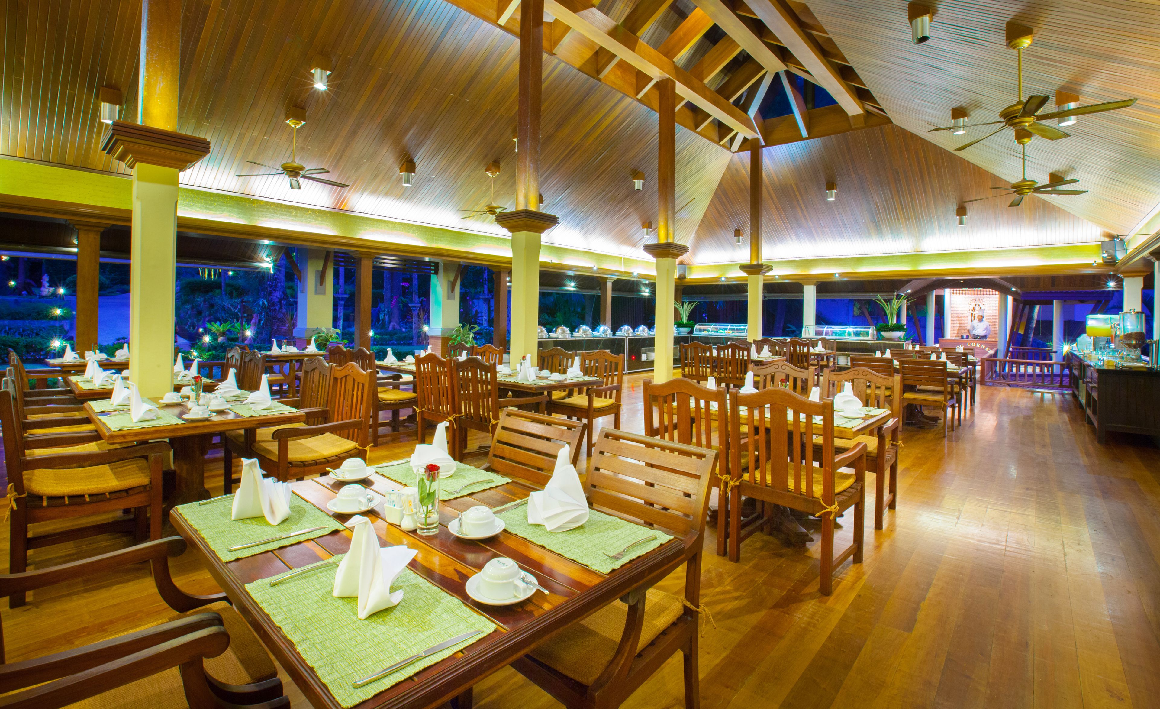 daily continental breakfast (thb 450 per person)