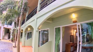 Double room with balcony | Bathroom | Shower, free toiletries, hair dryer, towels