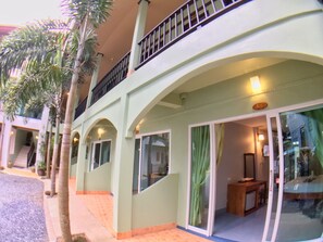 Double room with balcony | Badezimmer | Dusche, kostenlose Toilettenartikel, Haartrockner, Handtücher