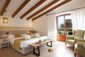 Dobbeltrom, terrasse (with extra bed) | 16 soverom, minibar, safe på rommet og skrivebord