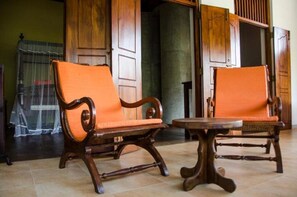 Minibar, in-room safe, desk, soundproofing - Villa Tara (Hikkaduwa)