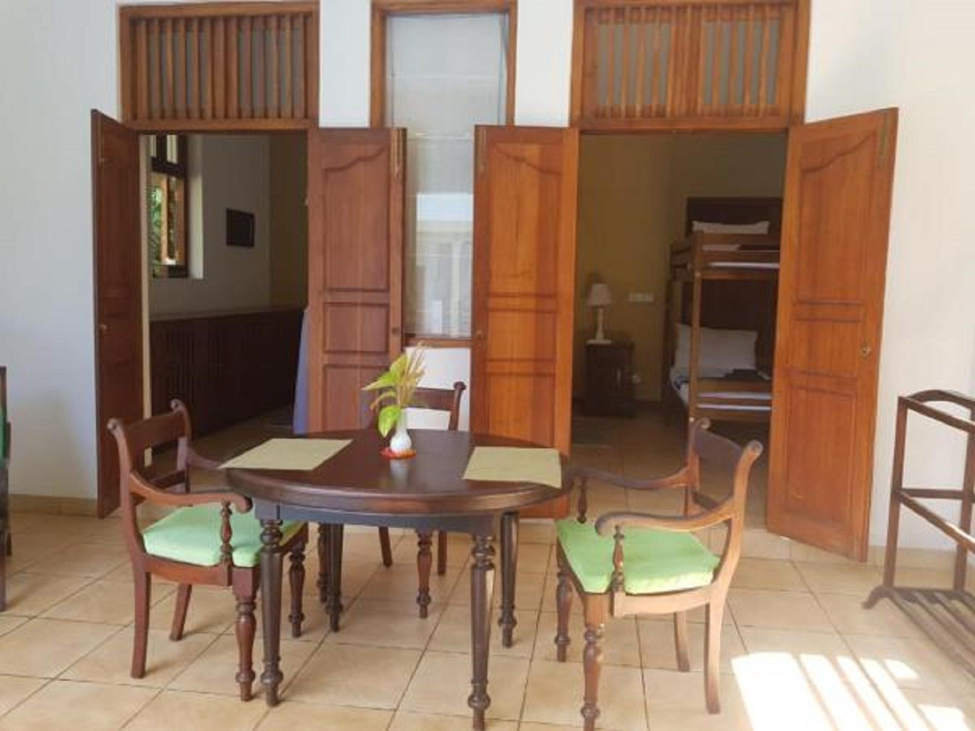 Suíte família, 1 quarto, cozinha, vista para o jardim | Terraço/pátio