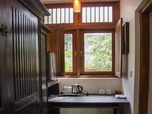 Double Room, Pool View | Private kitchen | Fridge, coffee/tea maker - Villa Tara (Hikkaduwa)