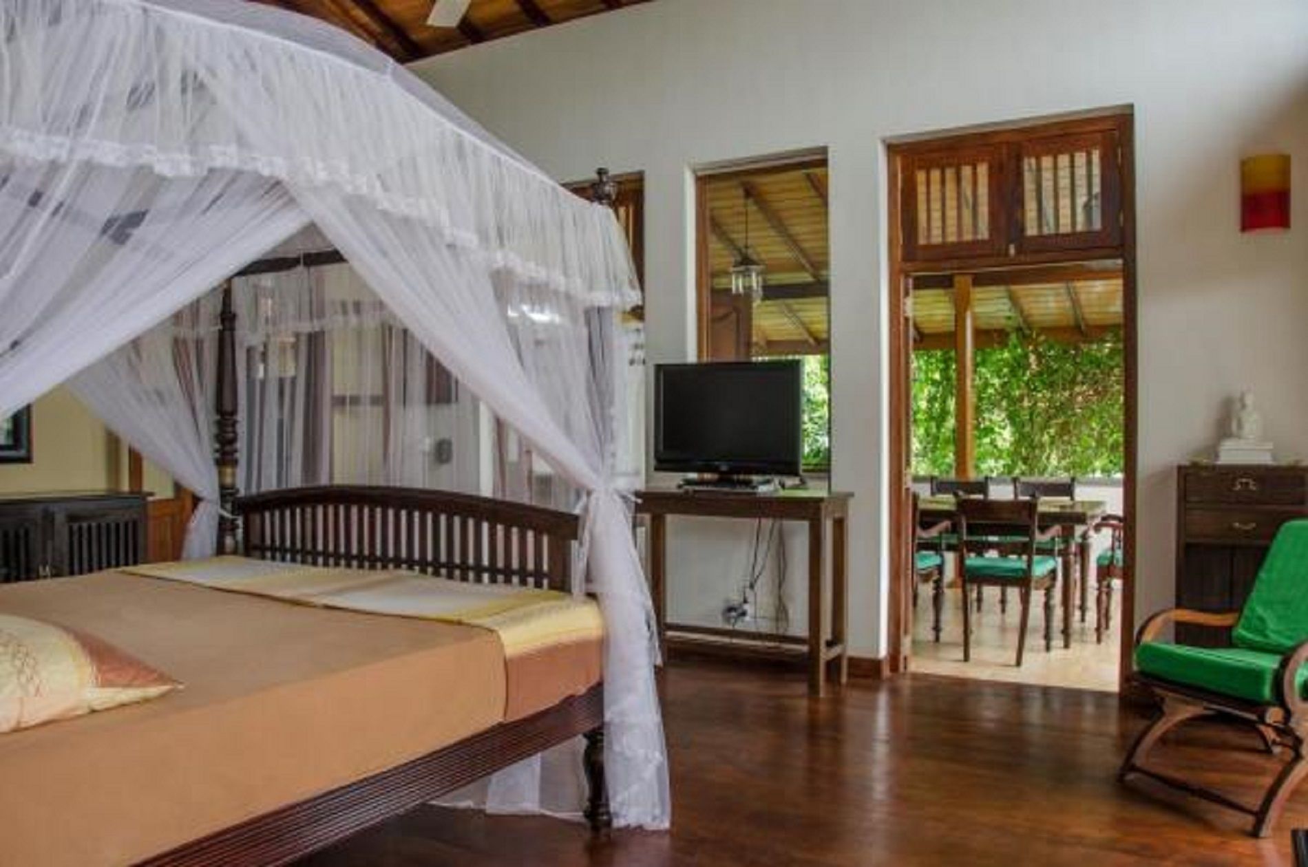 奢华套房, 1 张特大床 | 迷你吧、客房内保险箱、办公桌、隔音