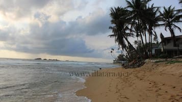 Beach nearby, white sand, beach shuttle, beach towels