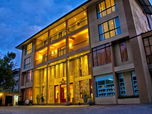 Property entrance - Oak Ray Regency Hotel (Kandy)