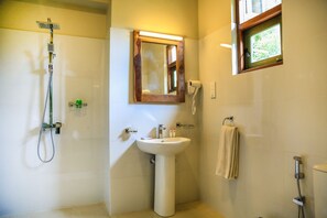 Standard Room | Bathroom | Shower, rainfall showerhead, free toiletries, hair dryer - Fresco Water Villa (Sigiriya)