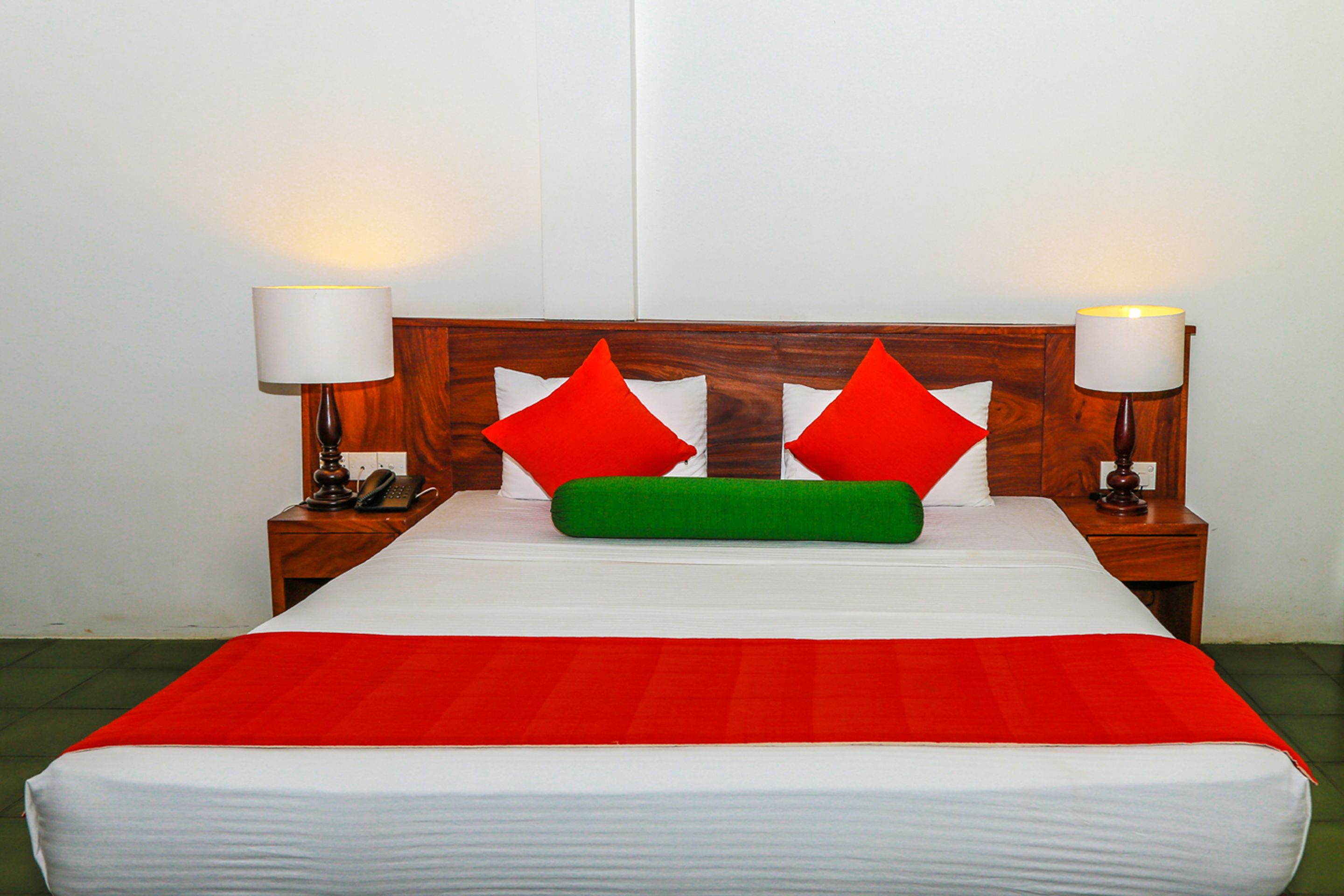 Habitación Deluxe | Ropa de cama de alta calidad, minibar, caja fuerte y escritorio