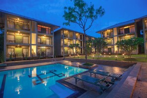 Outdoor pool - Fresco Water Villa (Sigiriya)