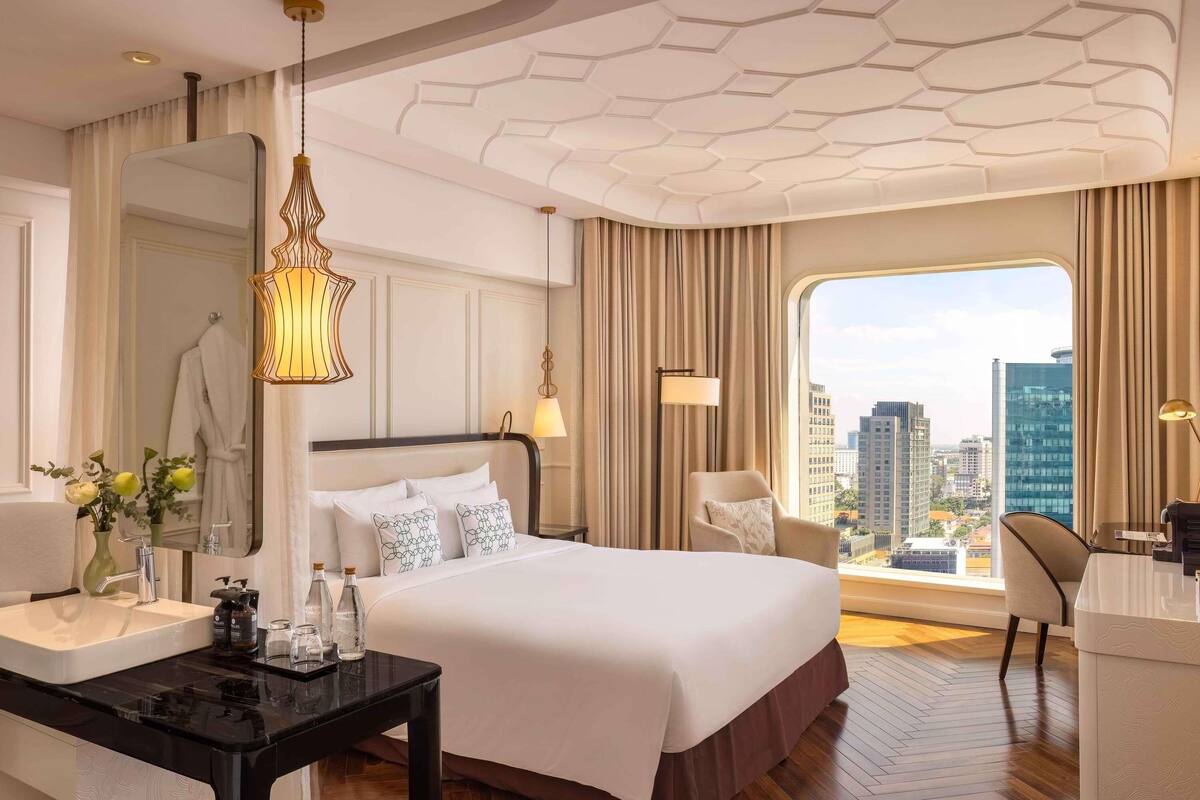 minibar, in-room safe, desk, laptop workspace