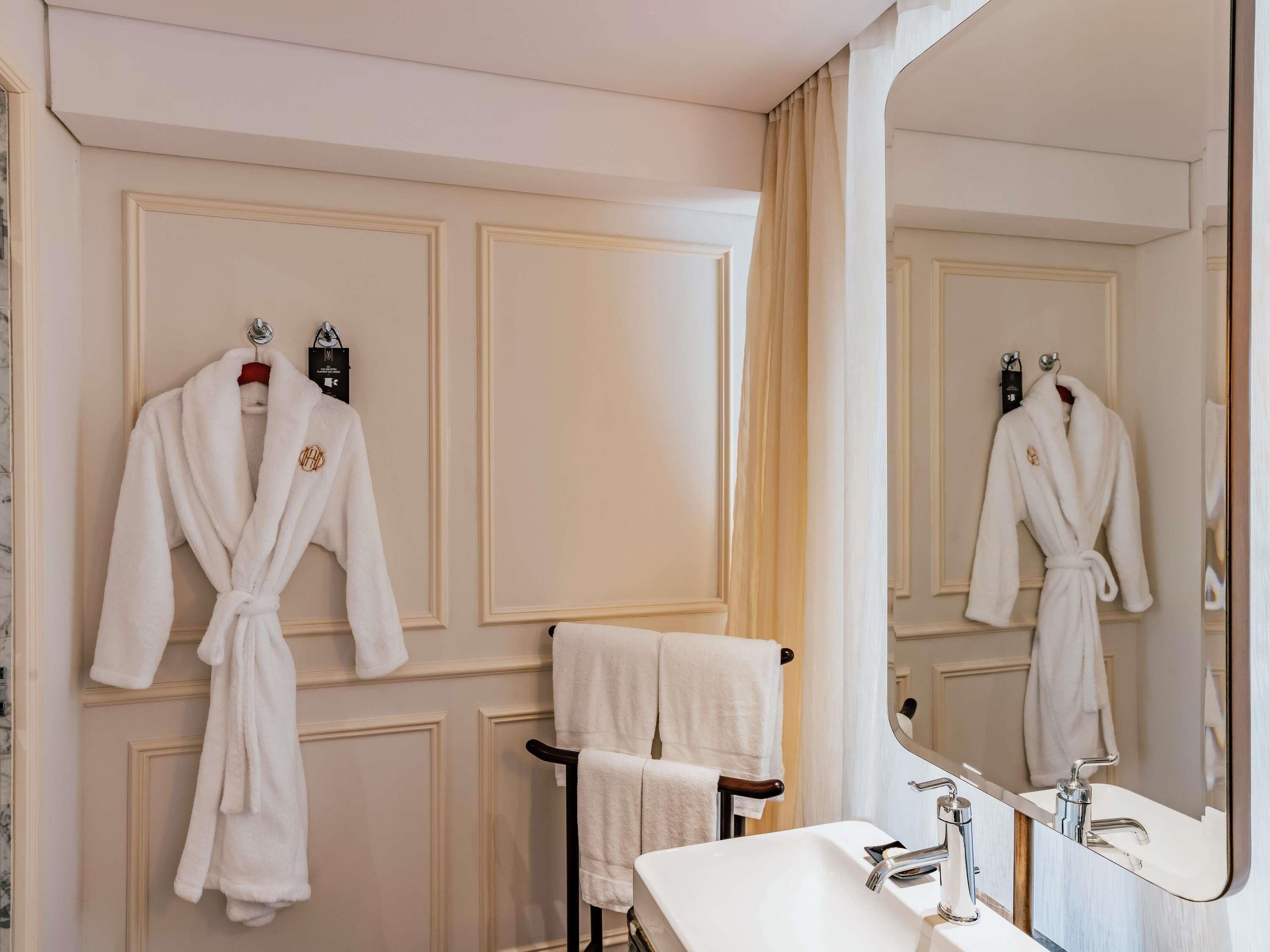 Minibar, in-room safe, desk, laptop workspace