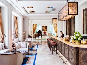 3 restaurants; breakfast, lunch, dinner, and brunch served