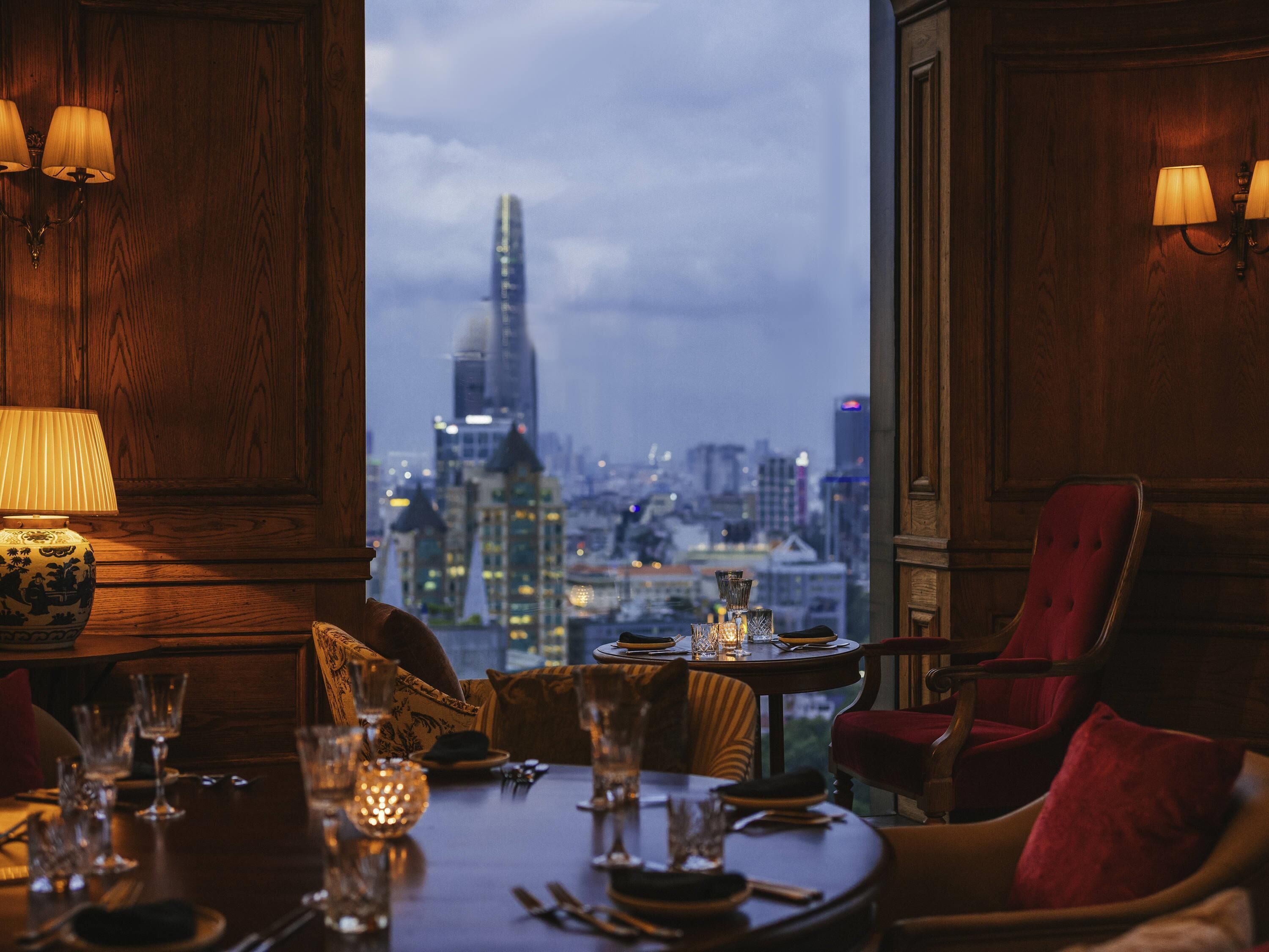 3 restaurants; breakfast, lunch, dinner, and brunch served