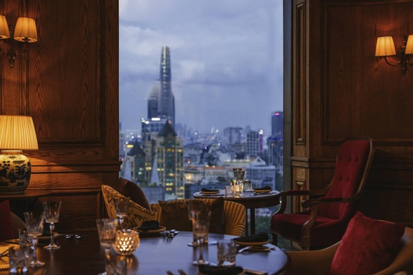 3 restaurants; breakfast, lunch, dinner, and brunch served