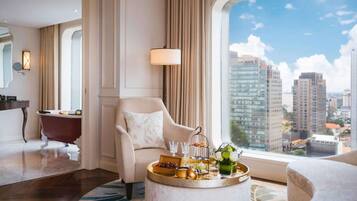 Minibar, in-room safe, desk, laptop workspace