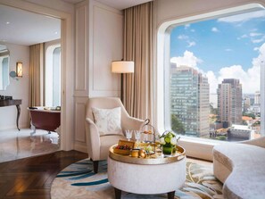 Minibar, in-room safe, desk, laptop workspace