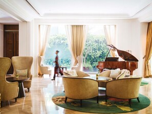 3 restaurants, breakfast, lunch, dinner served; international cuisine - Hôtel des Arts Saigon - MGallery Collection (Ho Chi Minh City)