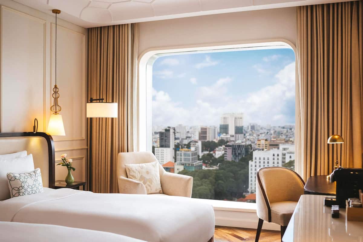 minibar, in-room safe, desk, laptop workspace