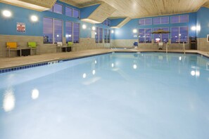 Innendørsbasseng