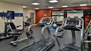 A gym with treadmills, an elliptical, and a rowing machine. - Hampton Inn & Suites Hutto Austin (Hutto)