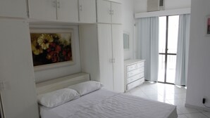 1 bedroom, desk, iron/ironing board (on request), rollaway beds - Atlântico Palace (Rio de Janeiro)