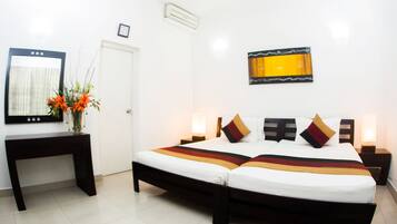 Superior Double Room, City View | 1 bedroom, premium bedding, in-room safe, desk